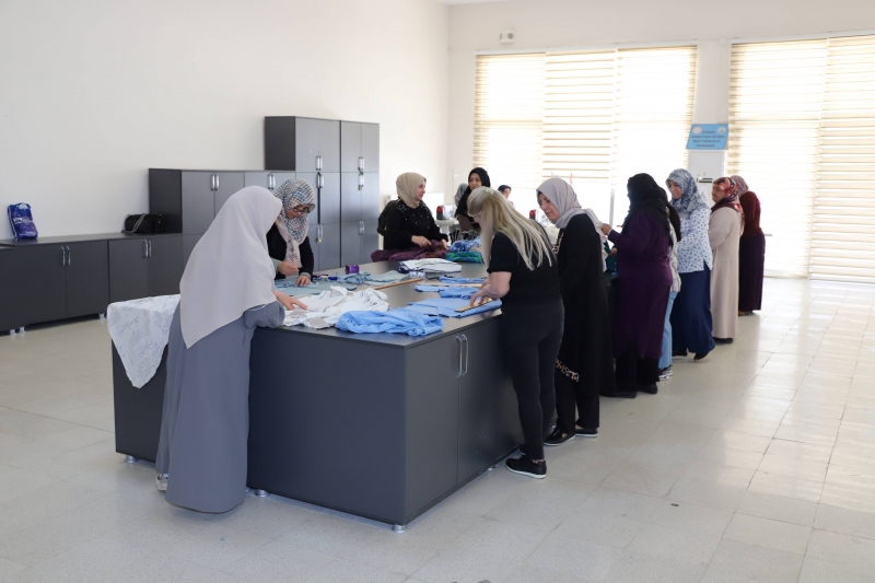 KARAKÖPRÜ'DE KADINLAR KURSLARDA MESLEK EDİNİYOR