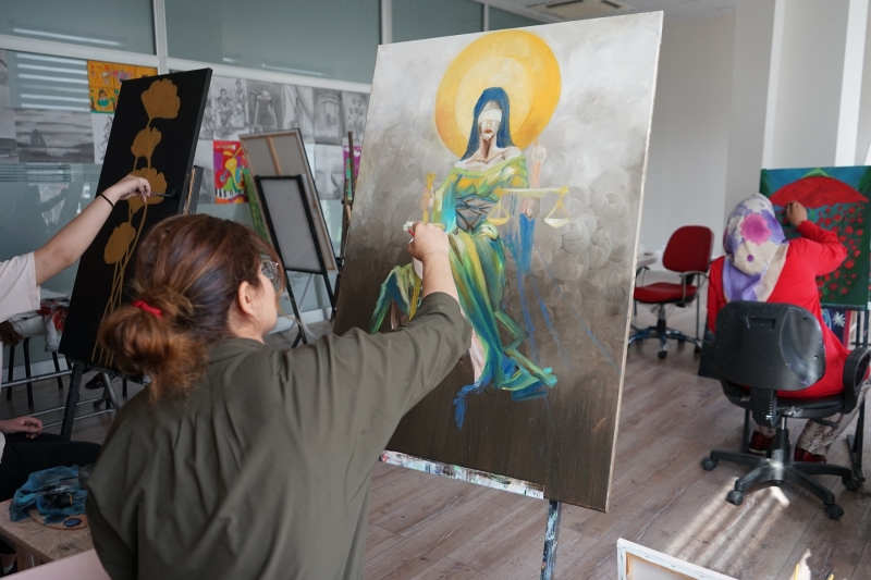 KARAKÖPRÜ’DE KADINLAR BOŞ ZAMANINI KURSLARDA DEĞERLENDİYOR