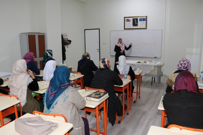 Karaköprü'de Kadınlar Kurslarla Meslek Ediniyor