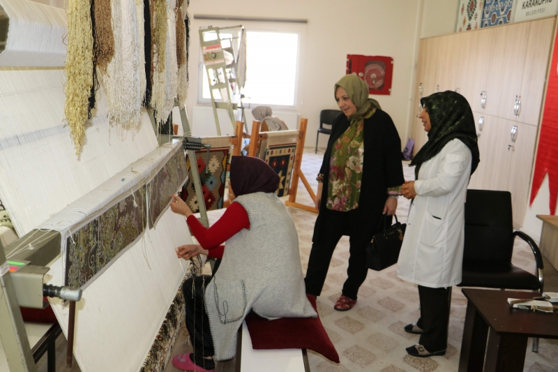KARAKÖPRÜ'DE KADINLAR HEM ÖĞRENİYOR HEM ÜRETİYOR