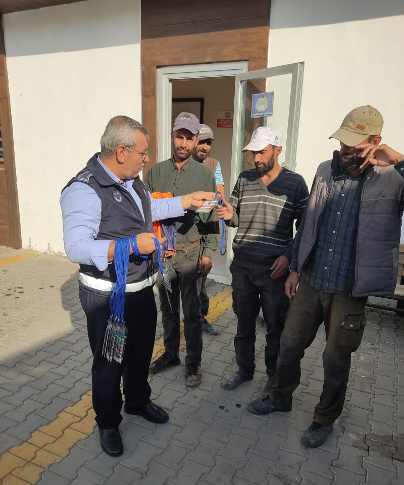 KARAKÖPRÜ'DE KAĞIT TOPLAYICILAR KAYIT ALTINA ALINDI