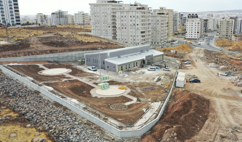 KARAKÖPRÜ’DE KAPALI YÜZME HAVUZU ÇALIŞMALARI SÜRÜYOR