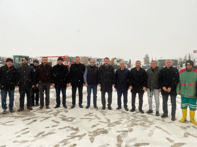 KARAKÖPRÜ’DE KAR MESAİSİ SÜRÜYOR