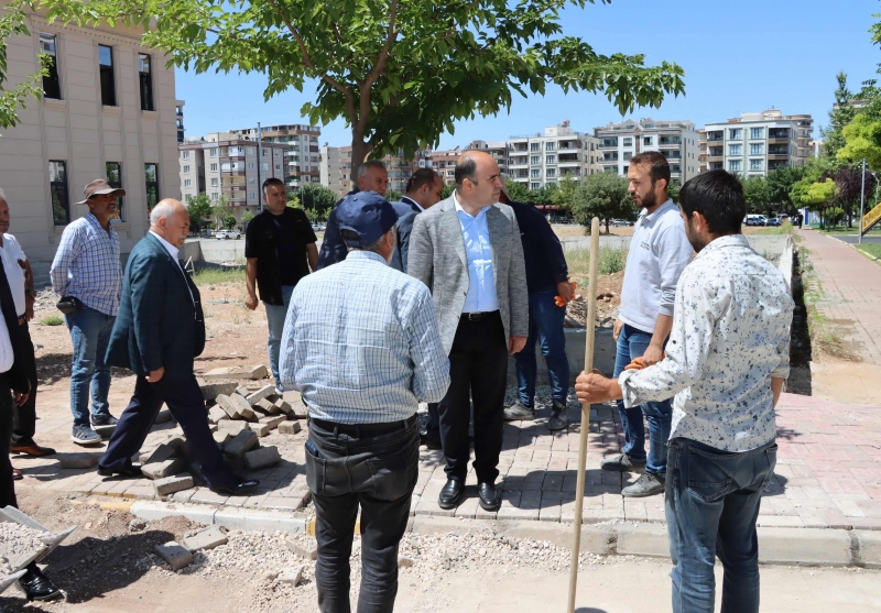 KARAKÖPRÜ’DE KONFORLU ULAŞIM İÇİN YOL AÇMA VE BAKIM-ONARIM SEFERBERLİĞİ SÜRÜYOR
