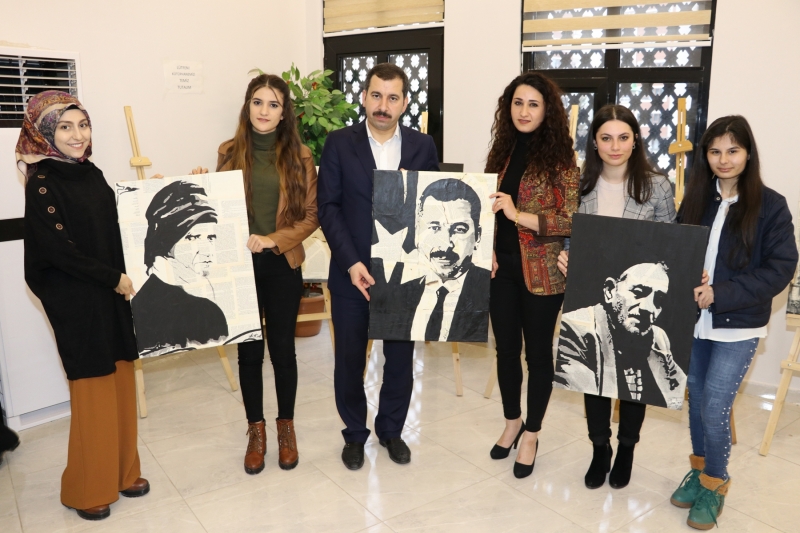 Karaköprü'de Kursiyerlerin Yaptığı Resimler Sergilendi