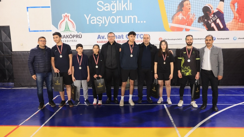 KARAKÖPRÜ’DE MASA TENİSİ TURNUVASI HEYECANA SAHNE OLDU