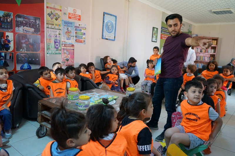 KARAKÖPRÜ’DE MİNİKLERE DOĞA VE AĞAÇ SEVGİSİ AŞILANIYOR