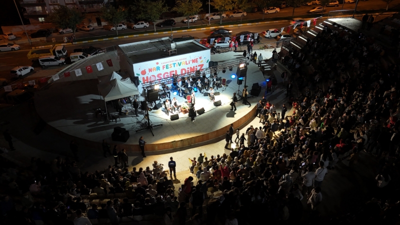 KARAKÖPRÜ'DE NAR FESTİVALİ COŞKUSU