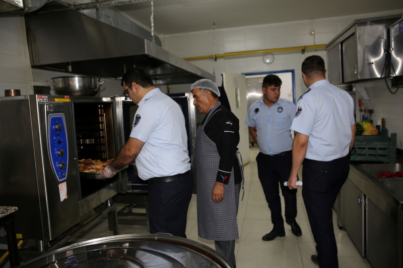 KARAKÖPRÜ'DE ÖĞRENCİ SAĞLIĞI İÇİN OKUL KANTİNLERİ DENETLENİYOR