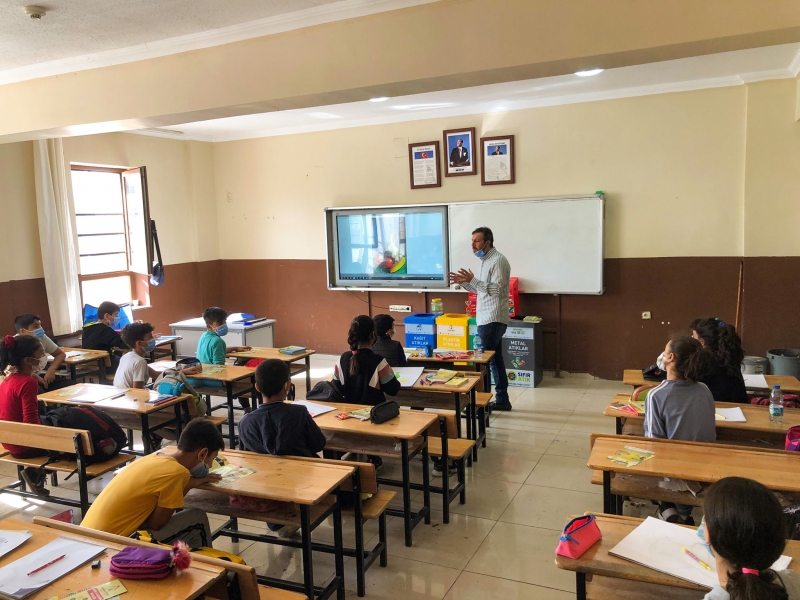 KARAKÖPRÜ’DE ÖĞRENCİLERE GERİ DÖNÜŞÜMÜN ÖNEMİ ANLATILDI