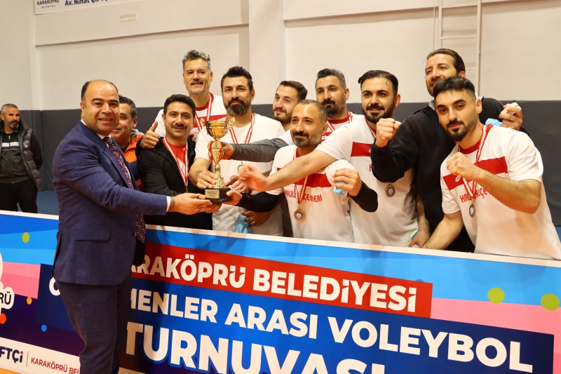 KARAKÖPRÜ'DE ÖĞRETMENLER ARASI VOLEYBOL TURNUVASI TAMAMLANDI