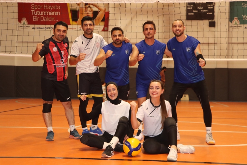 KARAKÖPRÜ'DE ÖĞRETMENLER VOLEYBOL SAHASINDA BULUŞUYOR