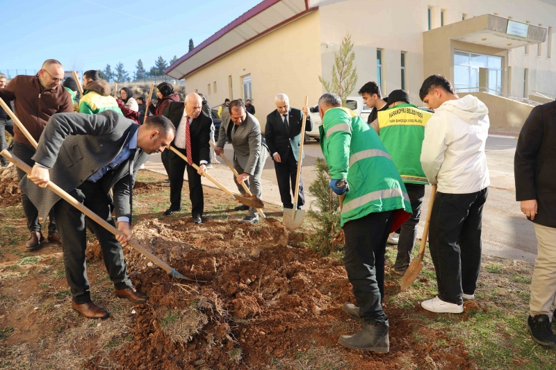 KARAKÖPRÜ'DE OKULLARDA AĞAÇLANDIRMA VE ÇEVRE BİLİNCİ EĞİTİMLERİ SÜRÜYOR