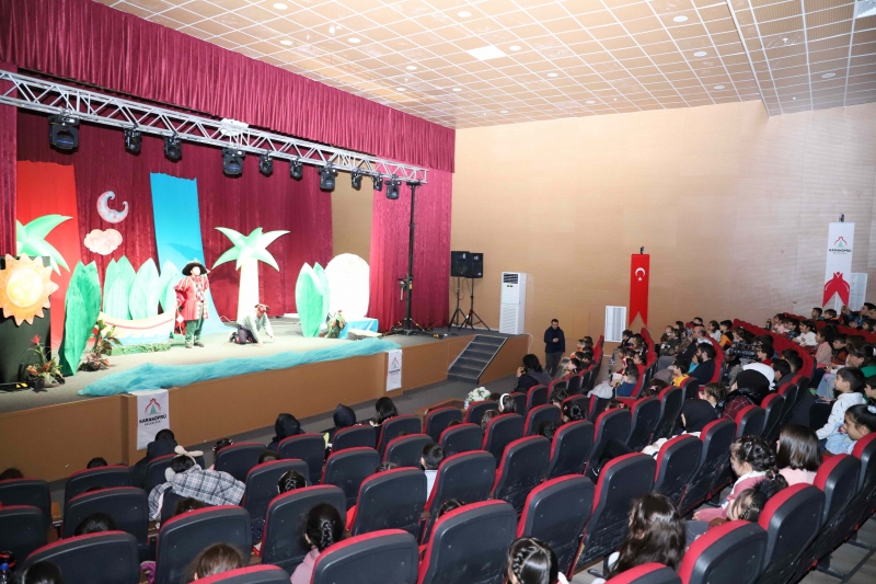 KARAKÖPRÜ’DE ‘PETER PAN HAYAL DÜNYASI’ ÇOCUK OYUNU SAHNELENDİ