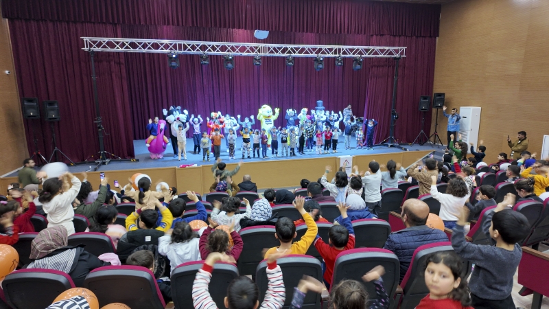 KARAKÖPRÜ’DE RAMAZAN ÇOCUKLAR İÇİN KEYİFLİ GEÇİYOR