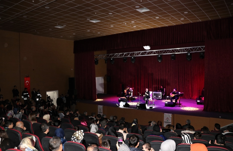 KARAKÖPRÜ'DE TALHA BORA ÖGE RÜZGARI ESTİ