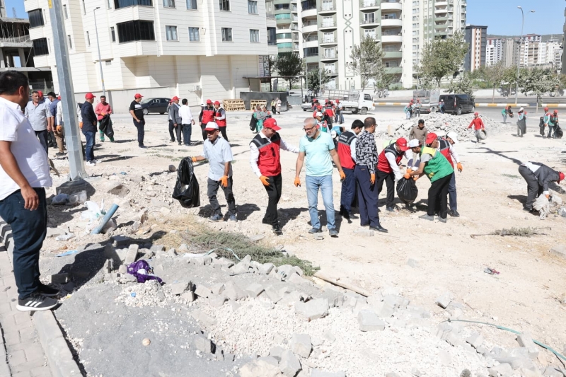 KARAKÖPRÜ’DE TEMİZLİK SEFERBERLİĞİ