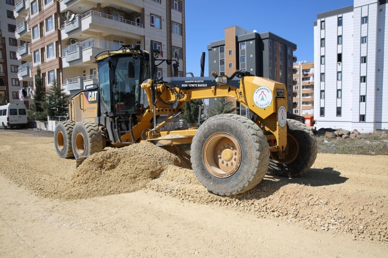 KARAKÖPRÜ'DE ÜST YAPI VE YOL AÇMA MESAİSİ ARALIKSIZ SÜRÜYOR