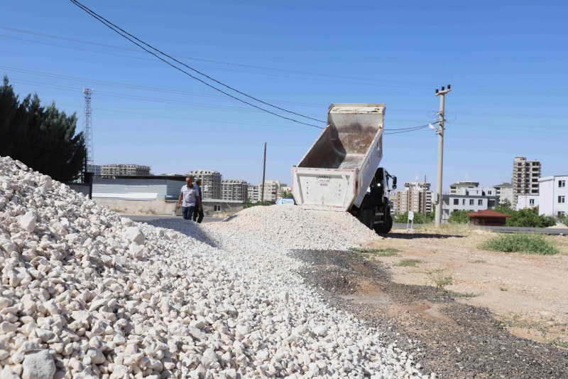 KARAKÖPRÜ'DE ÜSTYAPI ÇALIŞMALARIYLA YENİ YOLLAR KAZANDIRILIYOR