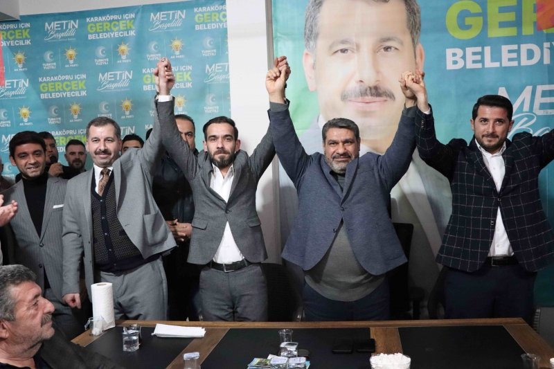 KARAKÖPRÜ’DE VATANDAŞLAR HİZMETLERİN DEVAMI İÇİN BAŞKAN BAYDİLLİ'NİN YANINDA