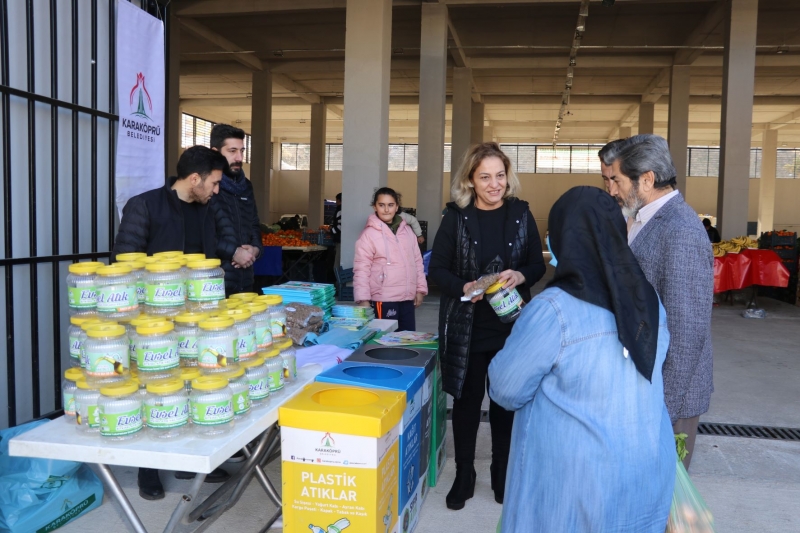 KARAKÖPRÜ'DE VATANDAŞLARA SIFIR ATIK VE GERİ DÖNÜŞÜM ANLATILIYOR
