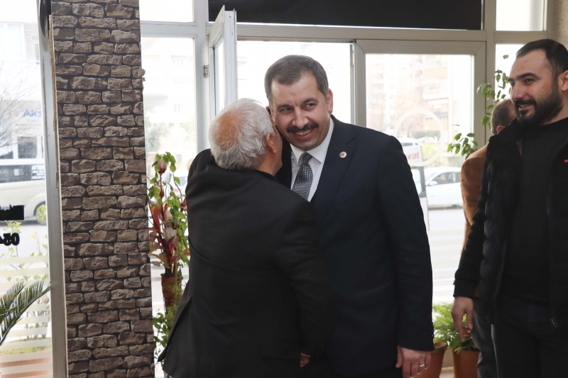 KARAKÖPRÜ'DE VATANDAŞLAR BAŞKAN BAYDİLLİ'Yİ BAĞRINA BASIYOR