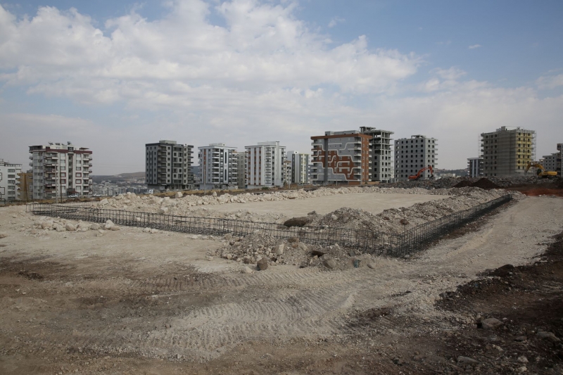 KARAKÖPRÜDE YENİ SPOR SAHALARININ ÇALIŞMALARI SÜRÜYOR