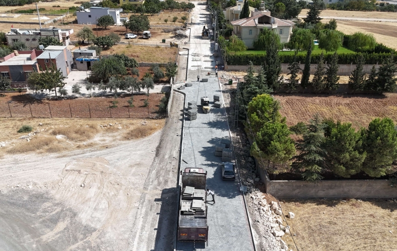 KARAKÖPRÜ'DE YENİ YOLLAR KİLİTLİ PARKEYLE DÖŞENİYOR