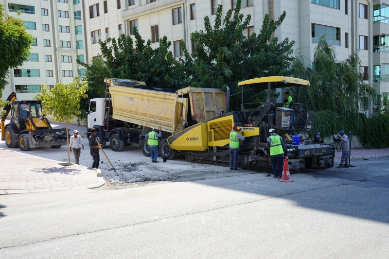 KARAKÖPRÜ’DE YENİ YOLLAR ASFALTLANIYOR