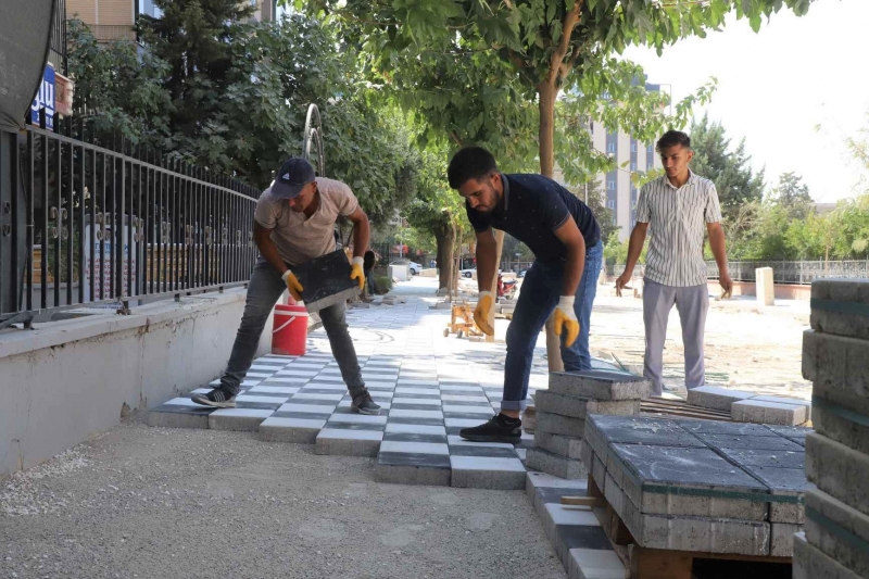 KARAKÖPRÜ'DE YOLLAR ÜSTYAPI ÇALIŞMALARIYLA YENİLENİYOR