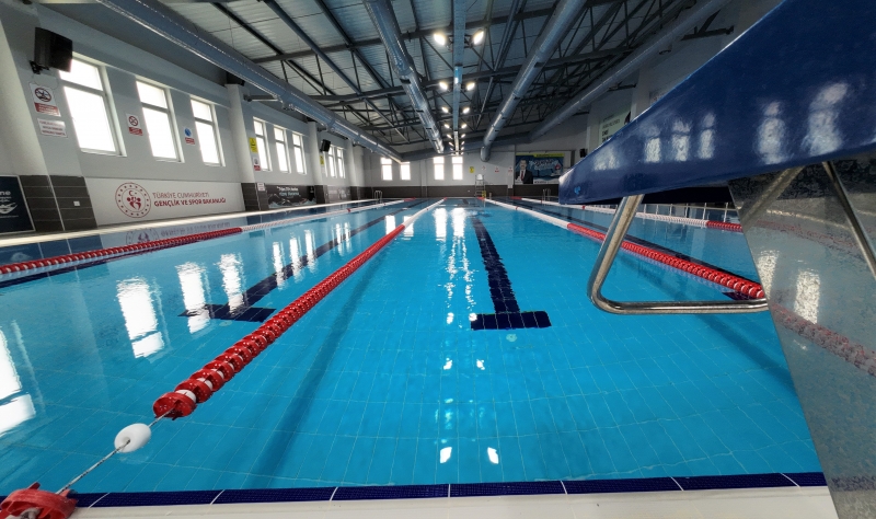 KARAKÖPRÜ’DE YÜZME HAVUZU SEZONU AÇILDI