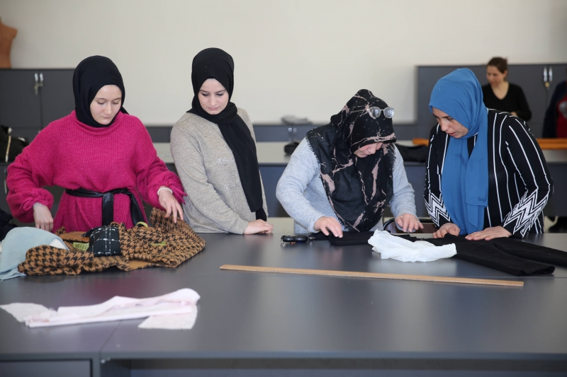 KARAKÖPRÜLÜ KADINLARIN GÖZDESİ KARAMEK KURSLARI