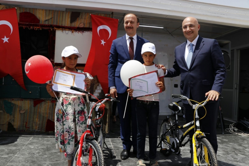 Karneleriyle Birlikte Bisikletlerini Aldılar