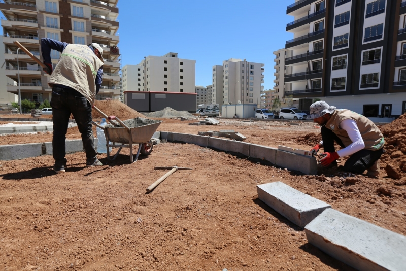 KARŞIYAKA’DA 5 YENİ PARKTA ÇALIŞMALAR TAM HIZ SÜRÜYOR
