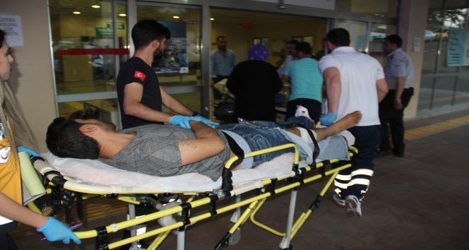 Kavgayı ayırmaya çalışırken bacağından vuruldu