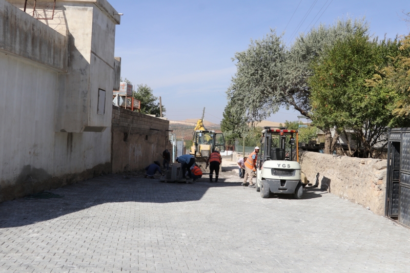 KIRKPINAR'DA KÖY İÇİ YOLLARA KİLİTLİ PARKE DÖŞENİYOR