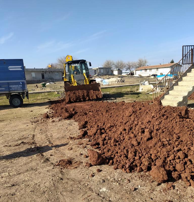 Kırsal mahallelerde hummalı yol çalışmaları sürüyor