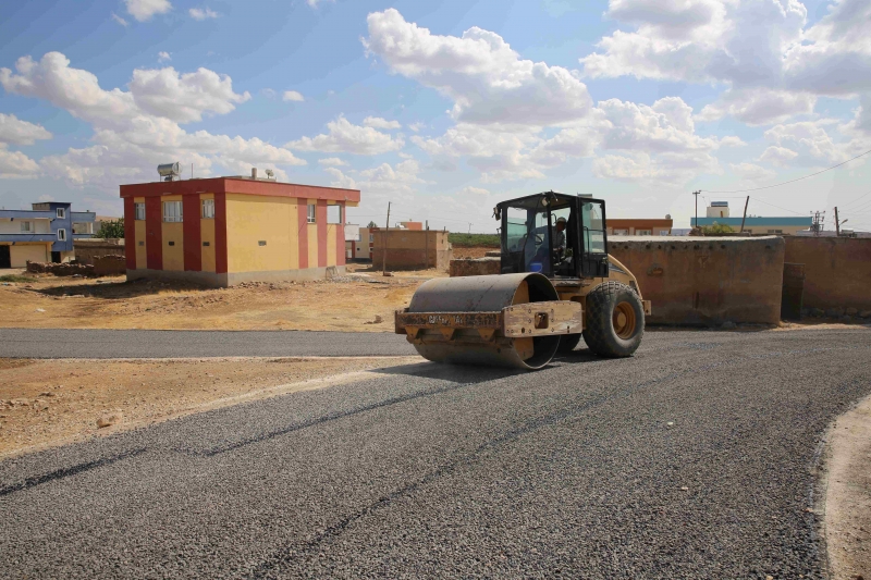 KIRSALDA YOLLAR SATHİ ASFALTLA YENİLENİYOR