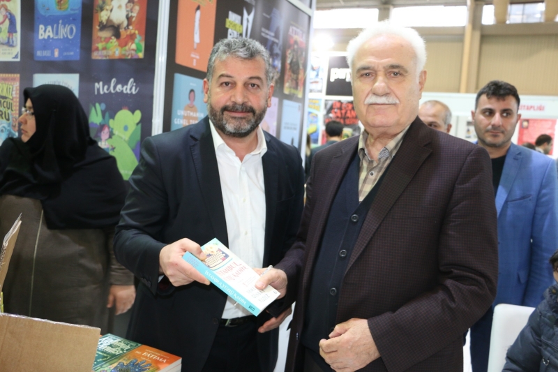 Kitap Fuarı Yazarların İmza Günü Ve Paneller İle Devam Ediyor