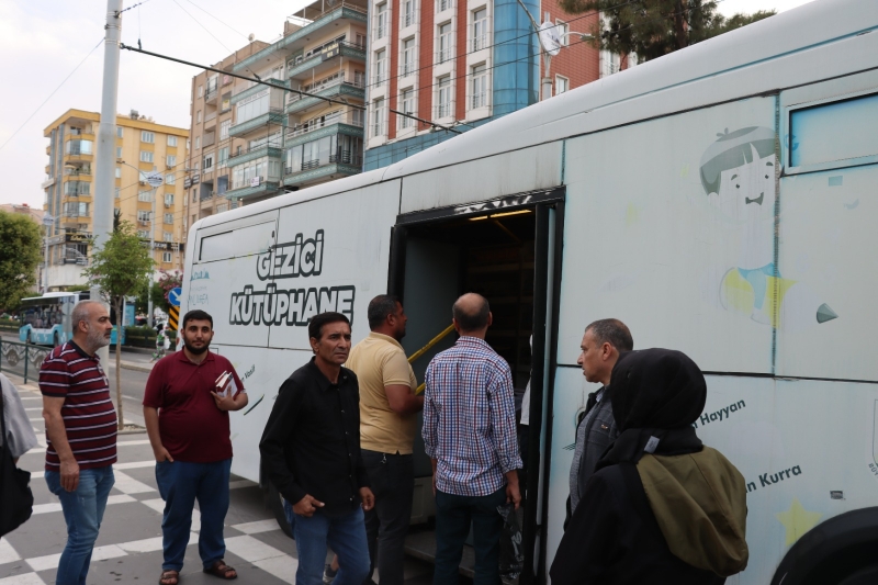 KİTAP OKUMA ŞENLİĞİ GERÇEKLEŞTİRİLDİ