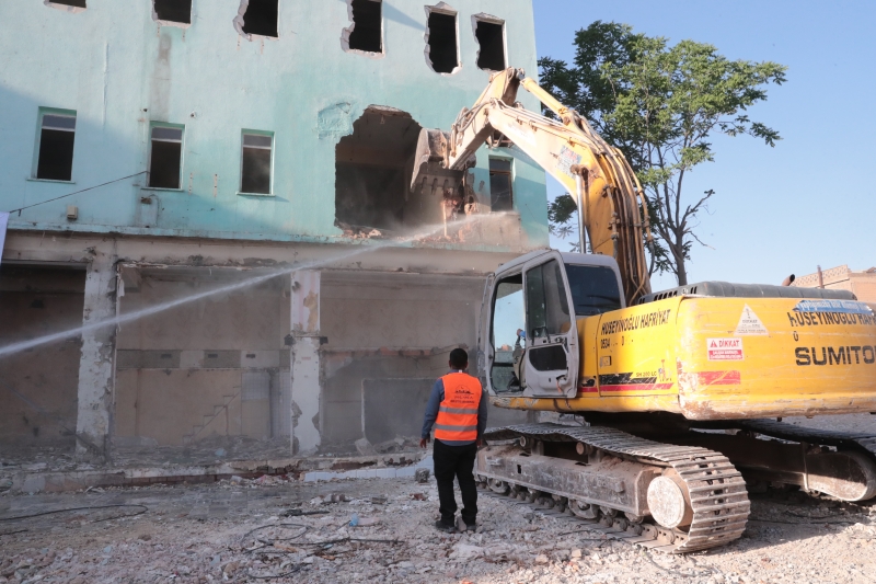 Kızılay Meydanı Projesi için yıkım çalışmaları sürüyor