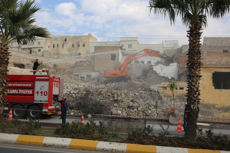 KIZILKOYUN'DA YIKIM ÇALIŞMALARI SÜRÜYOR