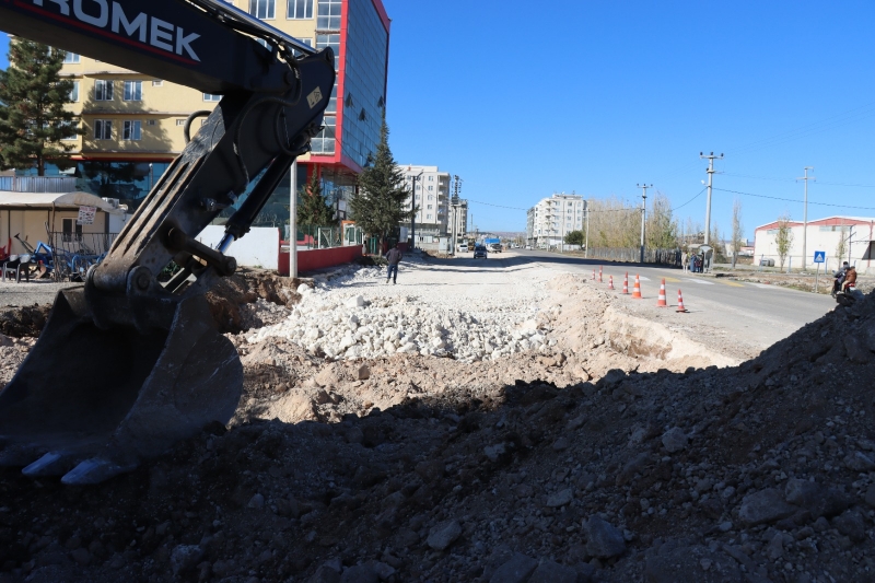 KONUKLU MAHALLESİNDE YOL GENİŞLETME ÇALIŞMASI