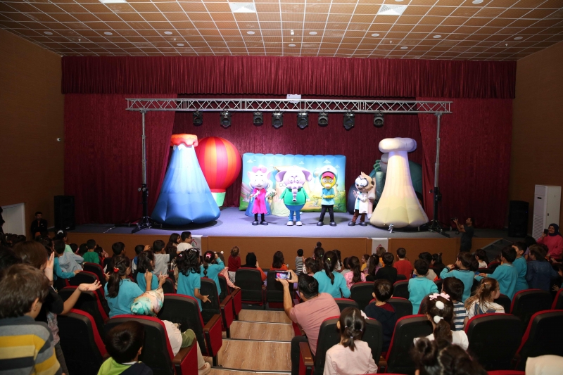 KRAL ŞAKİR KARAKÖPRÜ’DE ÇOCUKLARLA BULUŞTU