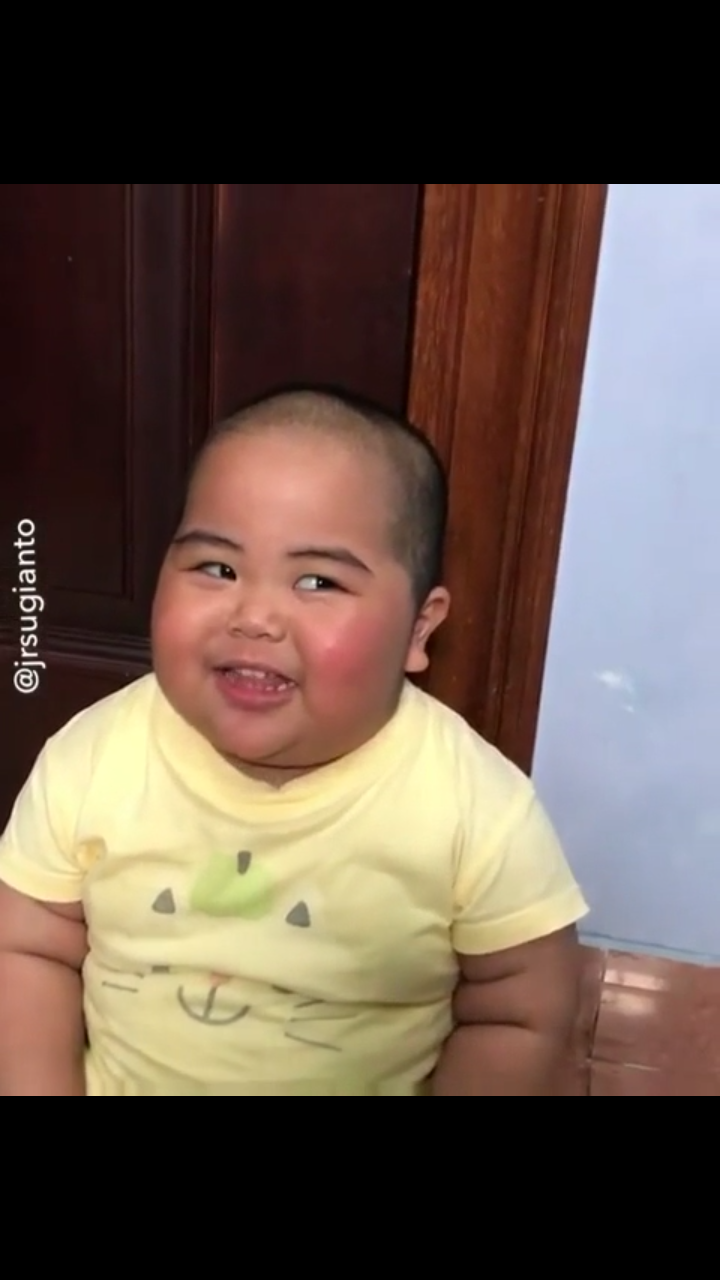 Küçük bebek Gülmesiyle internet fenomeni