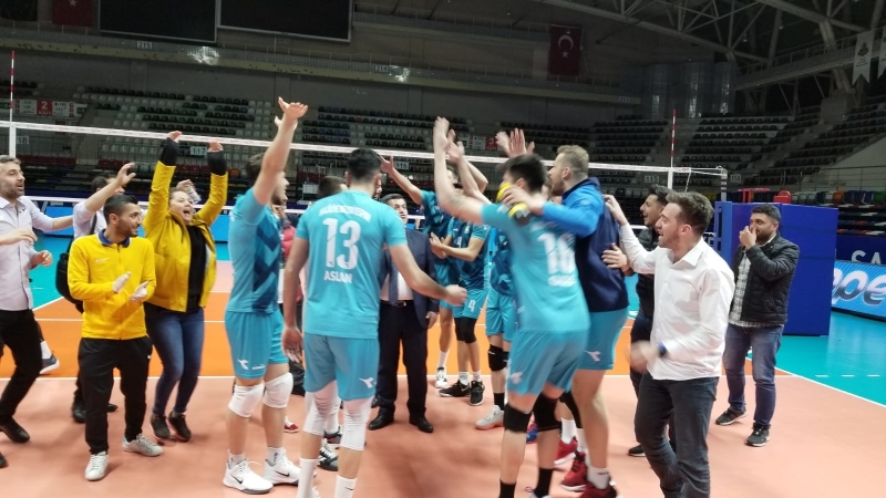 LİGİN LİDERİ, GRUPTA DA ZİRVEYİ KAPTIRMADI