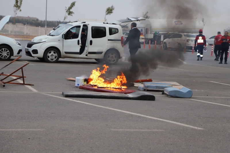 Mehmet Akif İNAN Eğitim ve Araştırma Hastanesinde Yapılan Tatbikat Gerçeğini Aratmadı.