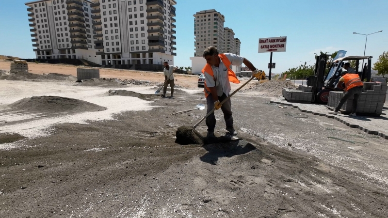 MEHMETÇİK’TE YENİ YOLLAR AÇILIYOR