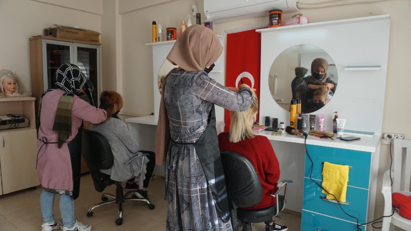 MESLEK ÖĞRENEN KADINLARDAN BAŞKAN CANPOLAT’A TEŞEKKÜR