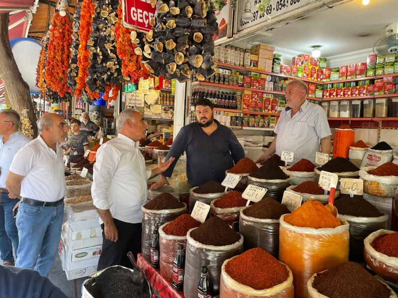Milletvekili Aydınlık Esnaf ve Vatandaşların Sorunlarını Dinledi